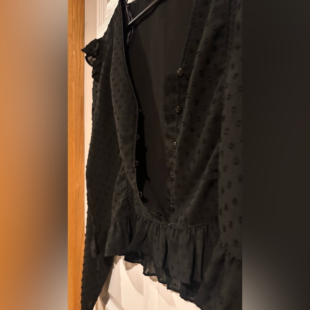💚 Zara Black Textured Blouse with Ruffles - Picture 3 of 3